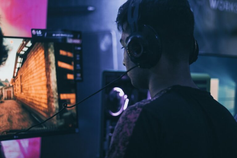 How Gaming Headphones Enhance Your Virtual Experience